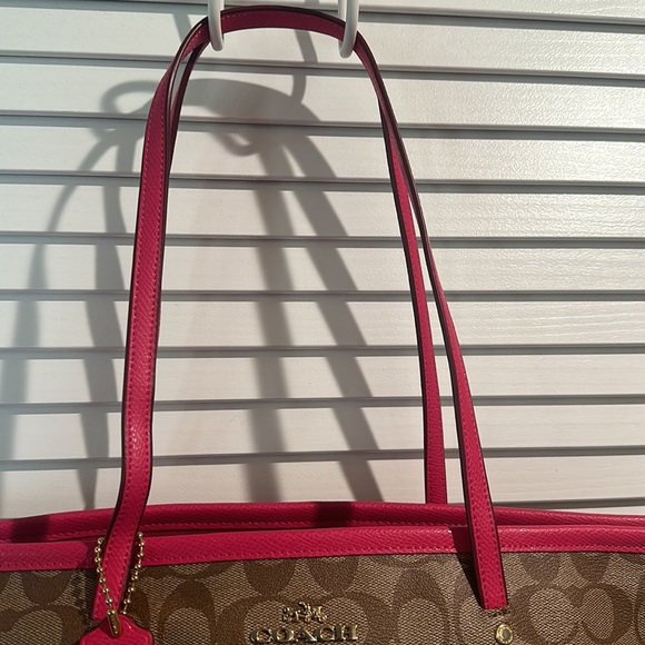 NWOT Coach Signature Taupe/Pink Zip Tote with three inside pockets 18”Wx 10.5”H - Picture 3 of 10